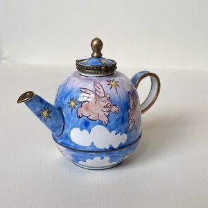 Kelvin Chen Tea pot $25